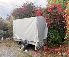 Covered Box Trailer / High Canopy