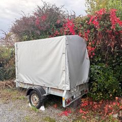 Covered Box Trailer / High Canopy