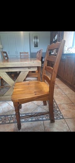 Solid oak kitchen table with 6 kitchen chairs