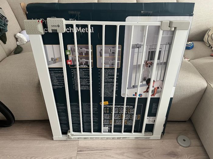Baby safety gate / stair gate / safety 1st