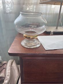 Tea light candle holder