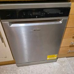 Dishwasher & fridgefreezer