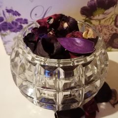 . Beautiful Glass Bowl with Free Pot Pourri