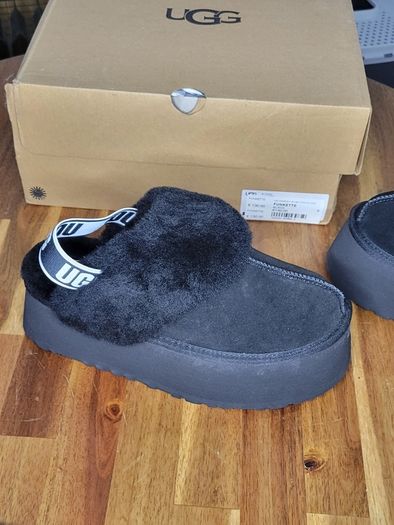 UGG Slippers Size 6 New/Never Worn