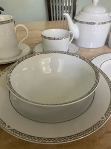 Dinnerware set