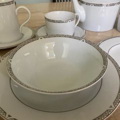 Dinnerware set