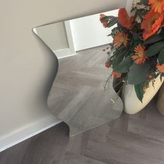 Free wavy mirror