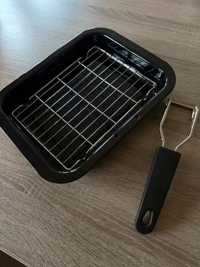 Grill & oven pan with detachable handle