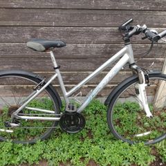 Claud Butler Explorer 400 Hybrid ladies bike- read discription