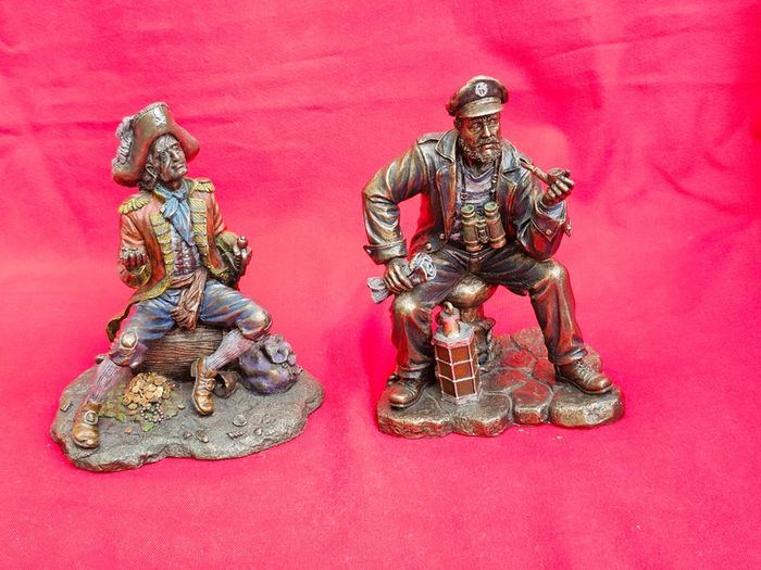 Pirate Captain with Treasure - Veronese Design, 2000