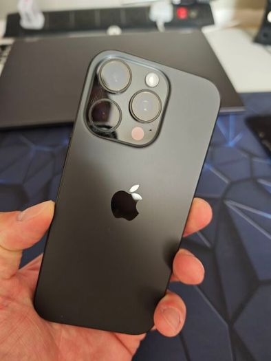 Iphone 16 Pro 256gb with Airpors 2 Pro