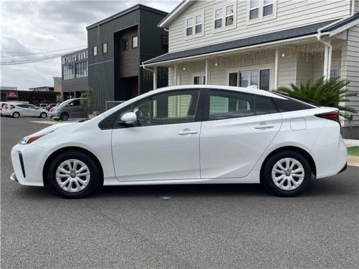 Toyota Prius 2021 price negotiable urgent sale