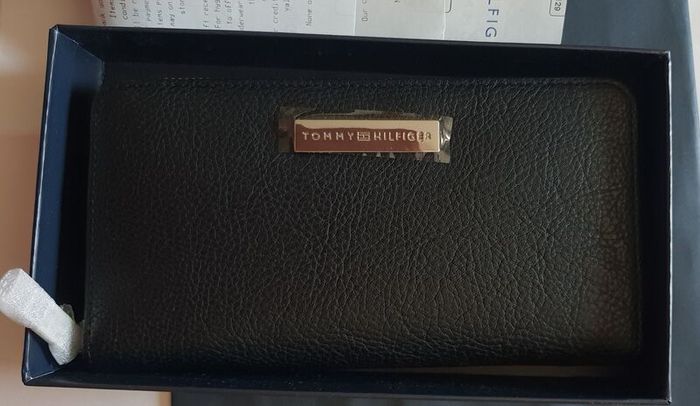 New Tommy Hilfiger Wallet