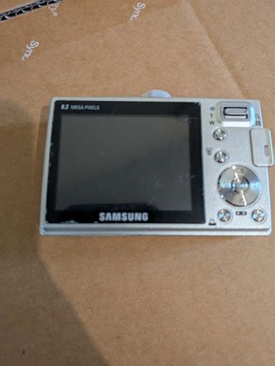 Samsung VLUU L100 Digital Camera