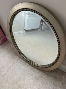 Round mirror