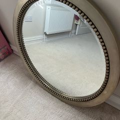 Round mirror