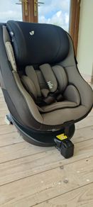 Child's car swivel seat