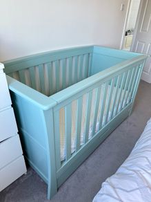 baby cot
