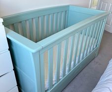 baby cot