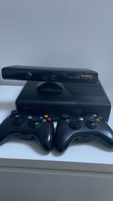 Xbox 360 slim | 2 controllers | Kinect | 44 games