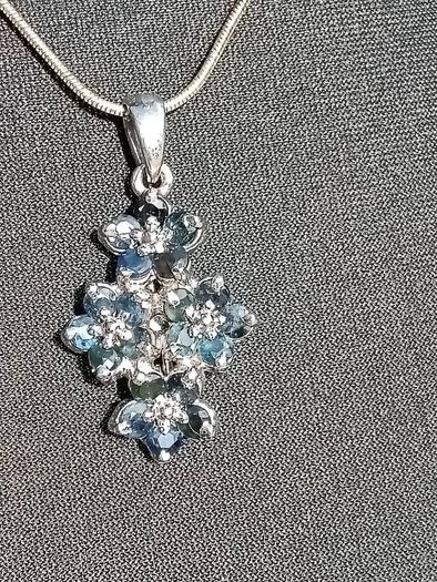 Daisy flower head Gem set Sterling Silver Cross and Chain Set