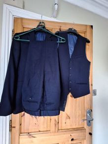 Boys/mens 3 piece navy  suit for sale - worn once - perfect for TY Ball, Debs, race day , wedding