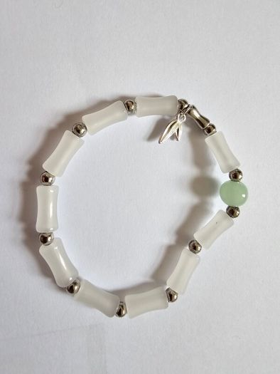 Brand New White Beaded Stretch Bracelet with Bamboo-Inspired Beads