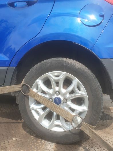 Breaking ford eco sport 2015