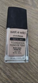 Wet n Wild Photo Focus Matte Foundation, Buildable High-Performing Liquid Makeup, Flash-Proof No White Cast and Pore-Blurring Finish, Nude Ivory