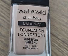 Wet n Wild Photo Focus Matte Foundation, Buildable High-Performing Liquid Makeup, Flash-Proof No White Cast and Pore-Blurring Finish, Nude Ivory