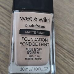 Wet n Wild Photo Focus Matte Foundation, Buildable High-Performing Liquid Makeup, Flash-Proof No White Cast and Pore-Blurring Finish, Nude Ivory