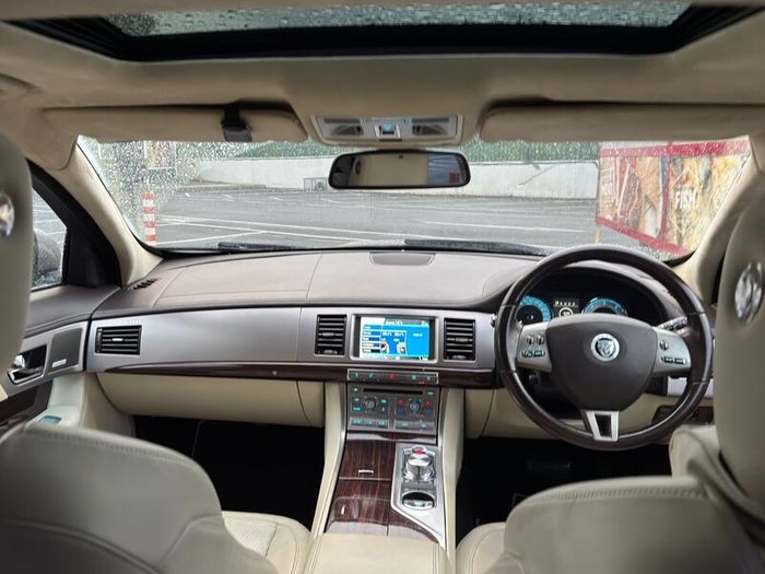 Jaguar XF S Portfolio with V-Rare Sunroof