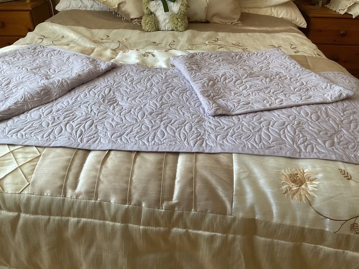 Bed Runner and cushion covers