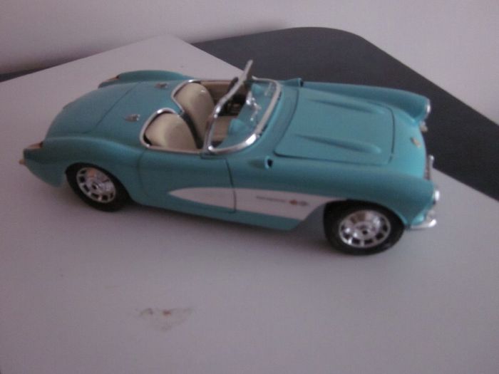Vintage Burago 1957 Chevolet Corvette Convertible Coupe Baby Blue