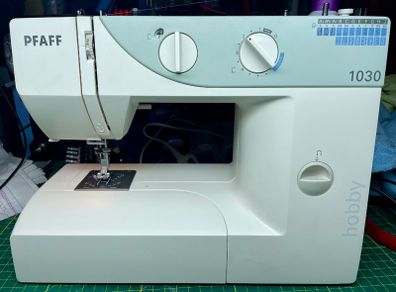 PFAFF hobby 1030 Heavy Duty Sewing Machine - Just serviced - like new condition