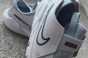 nike flex runners boys/girls blue