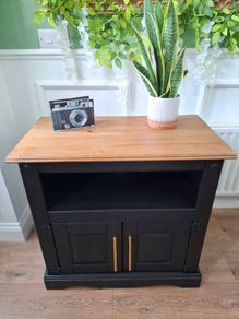 Luxury cabinet finished with beautiful golden handles.