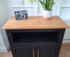 Luxury cabinet finished with beautiful golden handles.