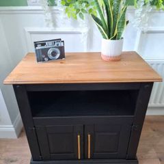 PRICE DROP Luxury cabinet finished with beautiful golden handles.