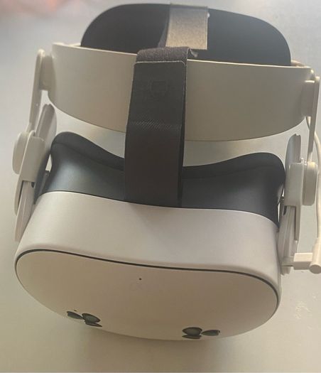 Meta quest 3s and charging head strap