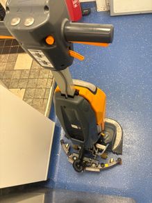 floor scrubber & dryer