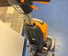 floor scrubber & dryer