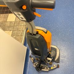 floor scrubber & dryer
