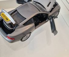 Beanstalk 1:18 "Die Another Day" James Bond 007 Aston Martin V12 Vanquish