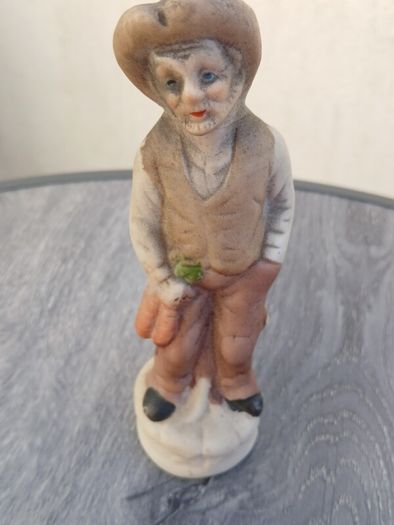 Set of 5 lovely Figurines