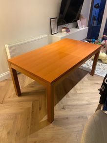 Extendable veneer wood dining table