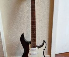 Yamaha Pacifica 112V Electric Guitar  Sunburst