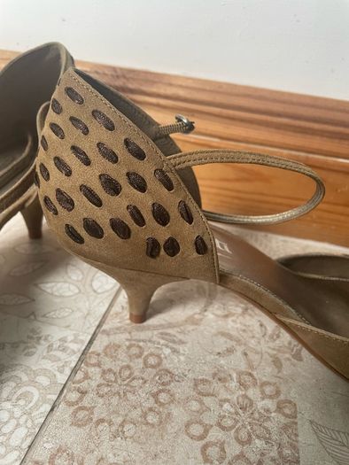 Carl Scarpa brown suede kitten heel shoes size Eur 41 UK 8 - New