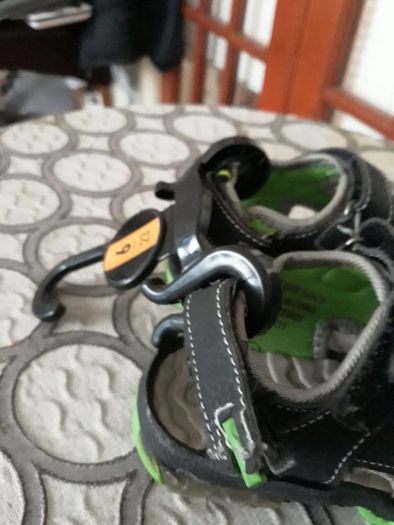 Child's Open Sandal's with Flashing Lights UK Size 6 UK .. 23 EU .. Final Price Drop