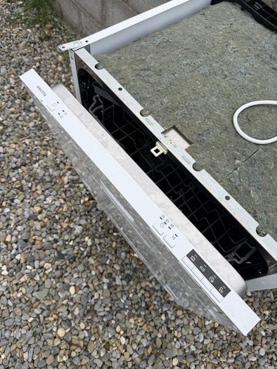 Free built in dishwasher